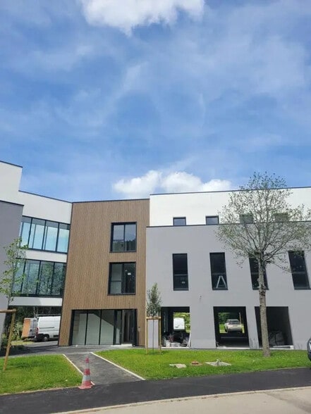 Office in Vannes for lease - Building Photo - Image 2 of 4