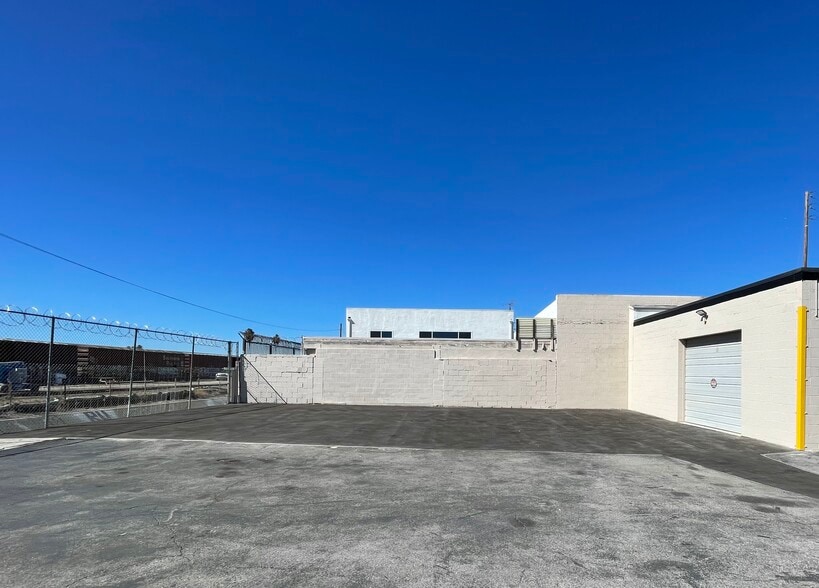 13926 Saticoy St, Panorama City, CA for lease - Building Photo - Image 2 of 3