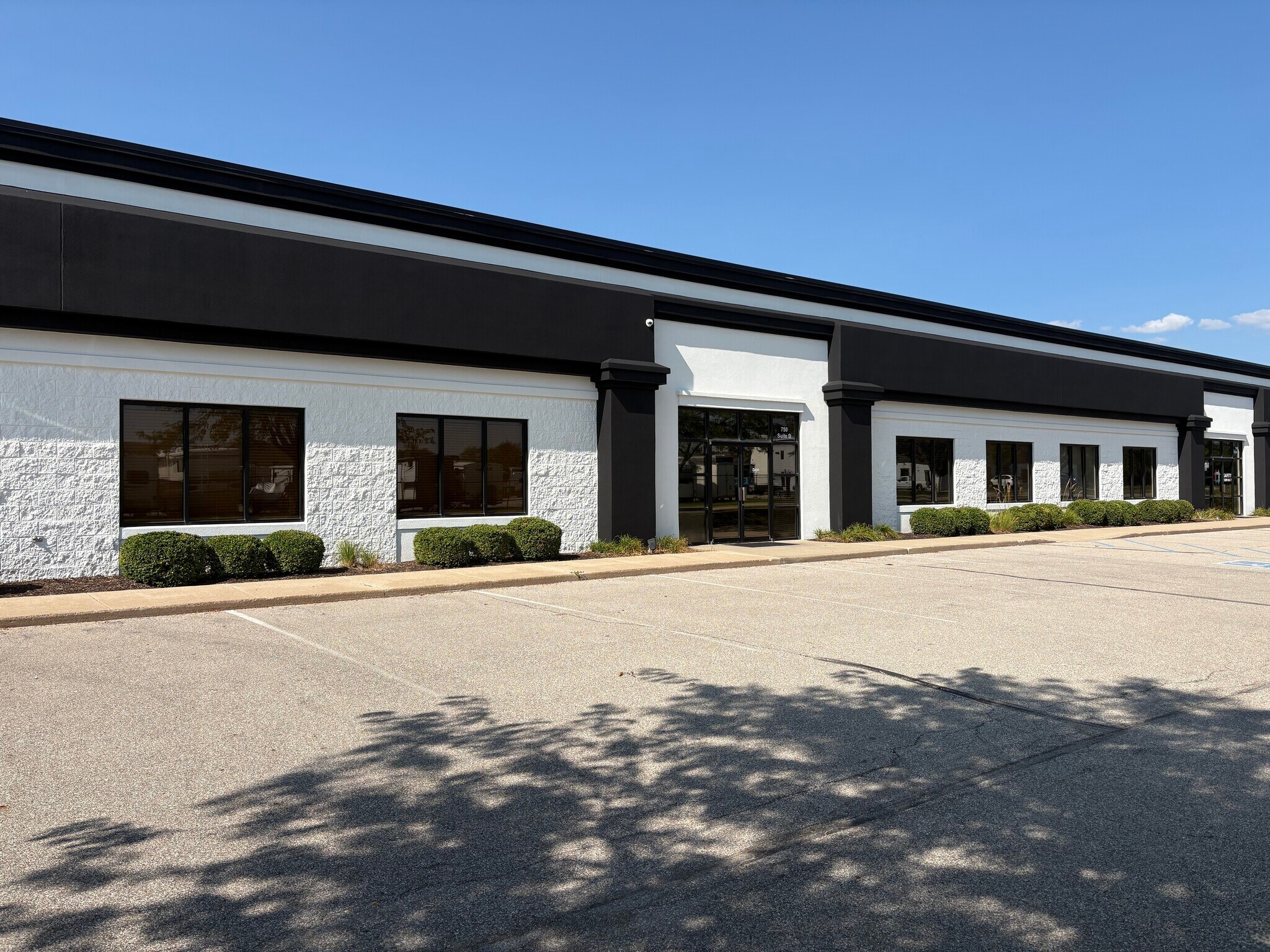 750 Patrick Pl, Brownsburg, IN for lease Interior Photo- Image 1 of 6