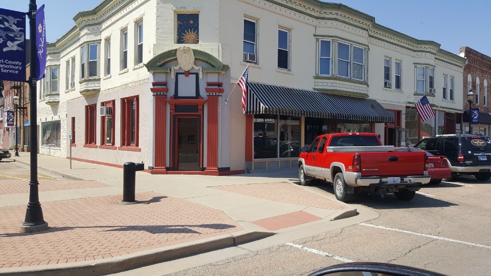 103 W Railroad St, Earlville, IL 60518