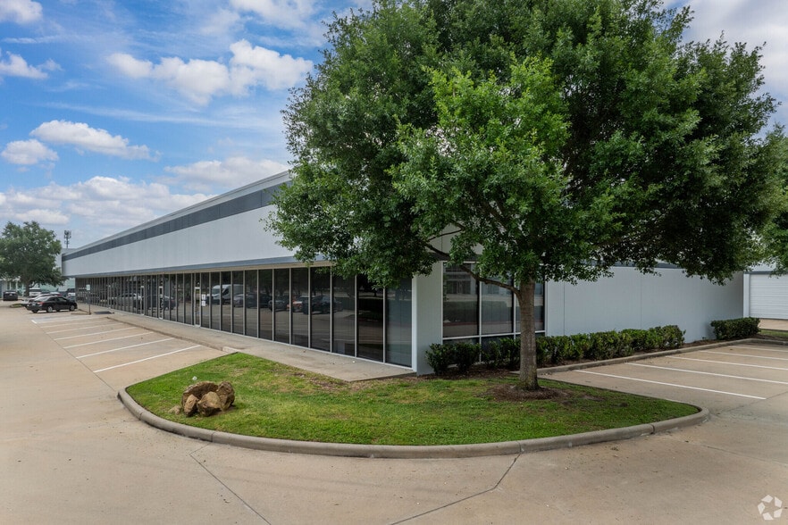 12615 W Airport Blvd, Sugar Land, TX for lease - Building Photo - Image 2 of 10