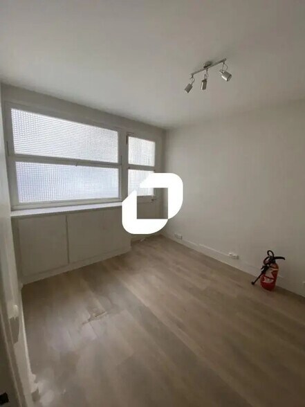 Office in Paris for sale - Interior Photo - Image 2 of 5