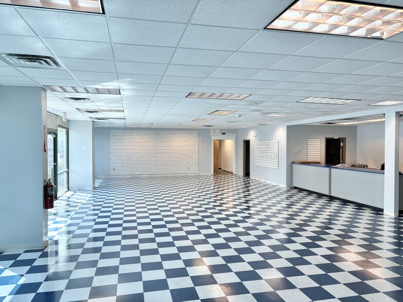 3303 Airline Blvd, Portsmouth, VA for sale - Building Photo - Image 2 of 14