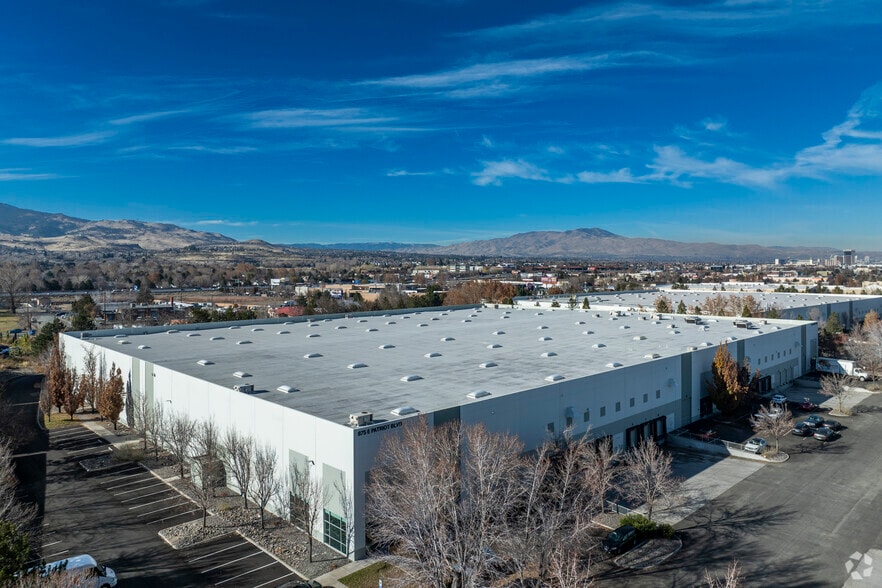 875 E Patriot Blvd, Reno, NV for lease - Building Photo - Image 3 of 4