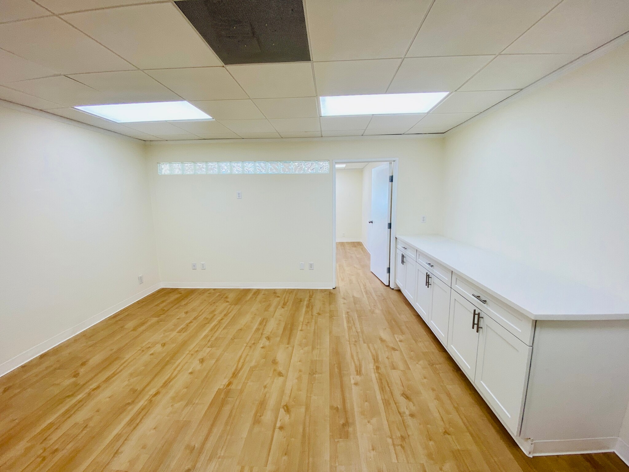 520 S Sepulveda Blvd, Los Angeles, CA for lease Interior Photo- Image 1 of 1