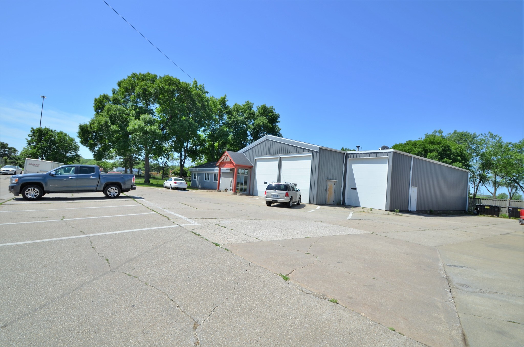 5060 4th St SW, Cedar Rapids, IA for sale Building Photo- Image 1 of 1
