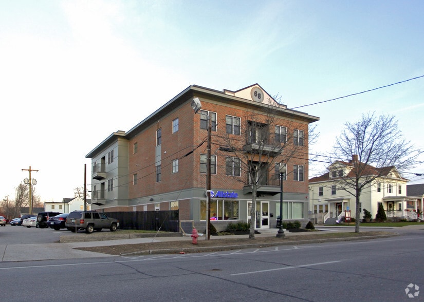 68 S Main St, Rochester, NH 03867