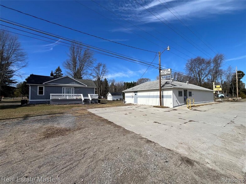 8216 Lakeshore Rd, Lexington, MI for sale - Building Photo - Image 1 of 8