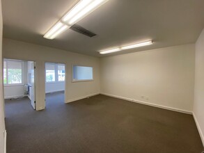 2100 N Sepulveda Blvd, Manhattan Beach, CA for lease Interior Photo- Image 2 of 14