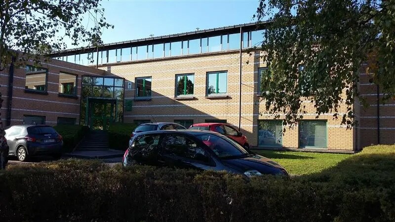 Office in Champs-sur-Marne for lease - Building Photo - Image 1 of 2