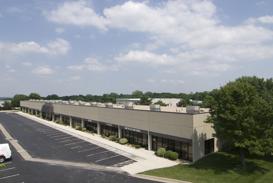 11429 Strang Line Rd, Lenexa, KS for lease - Building Photo - Image 3 of 7