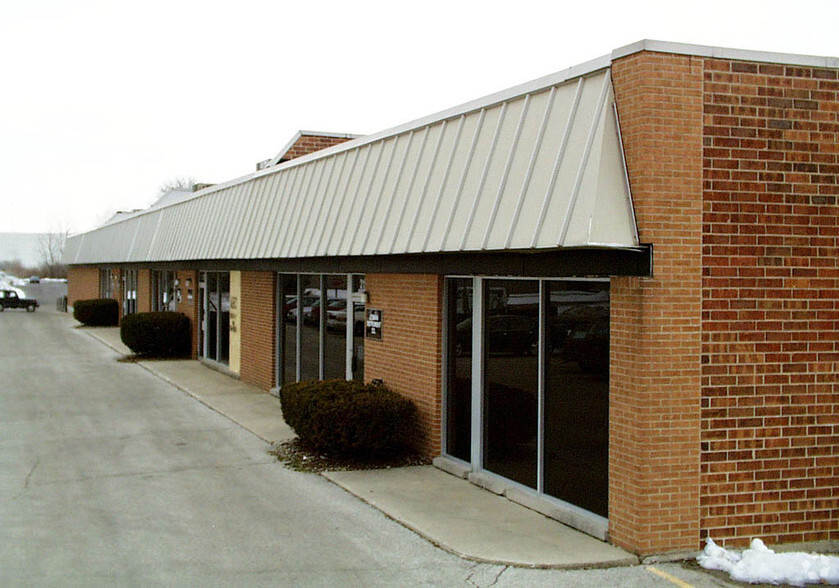 851-853 Industrial Dr, Elmhurst, IL for lease - Building Photo - Image 3 of 16