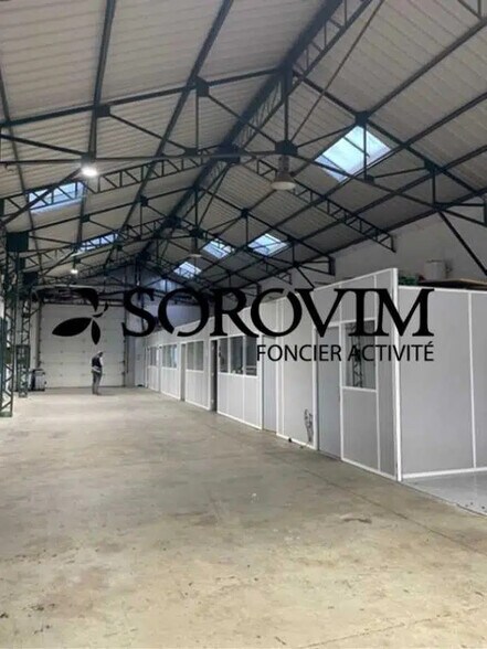 Flex in Vénissieux for lease - Interior Photo - Image 1 of 6