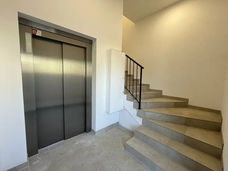 Office in Mouans-Sartoux for sale - Interior Photo - Image 3 of 3