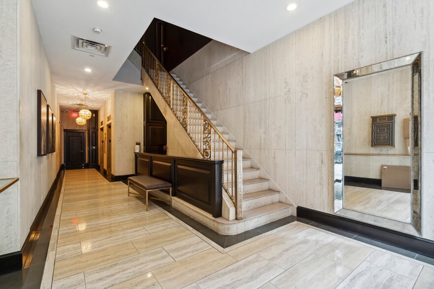 1737-1739 Chestnut St, Philadelphia, PA for lease - Interior Photo - Image 3 of 14