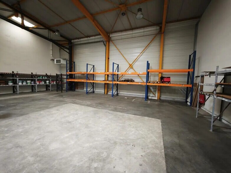 Industrial in Wasquehal for lease - Interior Photo - Image 1 of 3