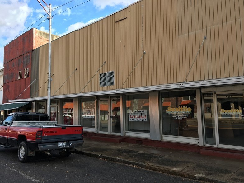 312 N Main St, Mulberry, AR for sale - Primary Photo - Image 1 of 1