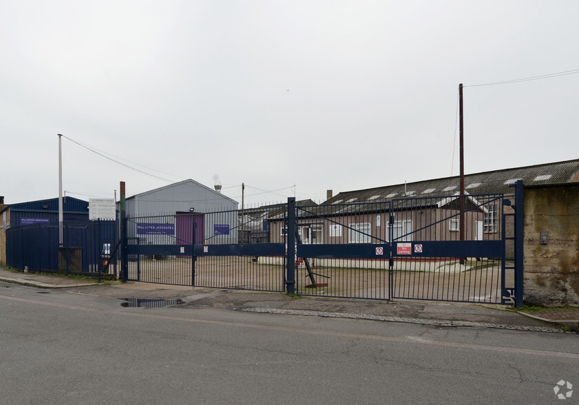 10-12 Verney Rd, London for sale - Primary Photo - Image 1 of 1