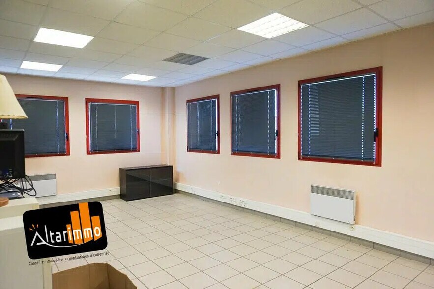 Office in Brou for lease - Interior Photo - Image 3 of 5