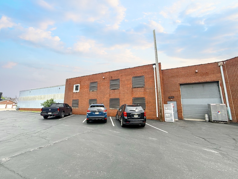 416 Pittsburgh Cir, Ellwood City, PA for lease - Building Photo - Image 3 of 16