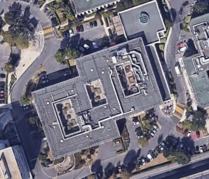 Office in Colombes for lease - Aerial - Image 3 of 5