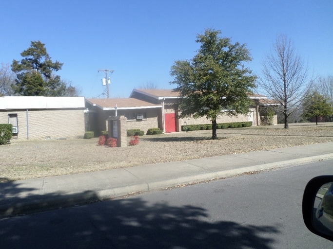 2415 Magna Vista Dr, Dallas, TX for sale - Building Photo - Image 3 of 10