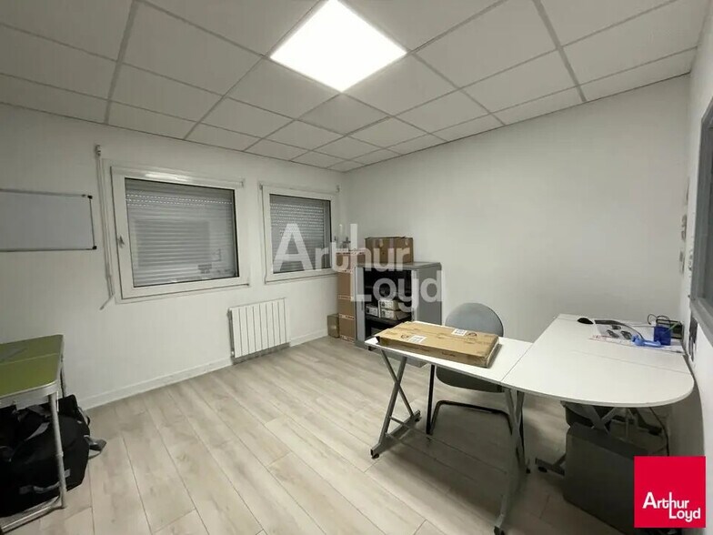 Flex in Écouflant for lease - Interior Photo - Image 2 of 3