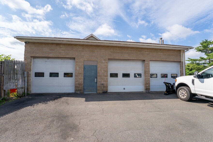880 Boston Rd, Springfield, MA for sale - Building Photo - Image 2 of 11