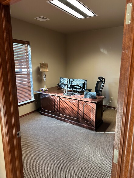 2929 NW 138th St, Oklahoma City, OK for lease - Interior Photo - Image 3 of 14