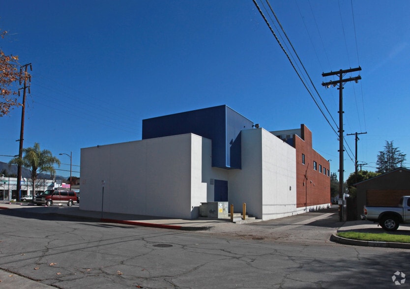 1201 S Victory Blvd, Burbank, CA for lease - Building Photo - Image 2 of 9