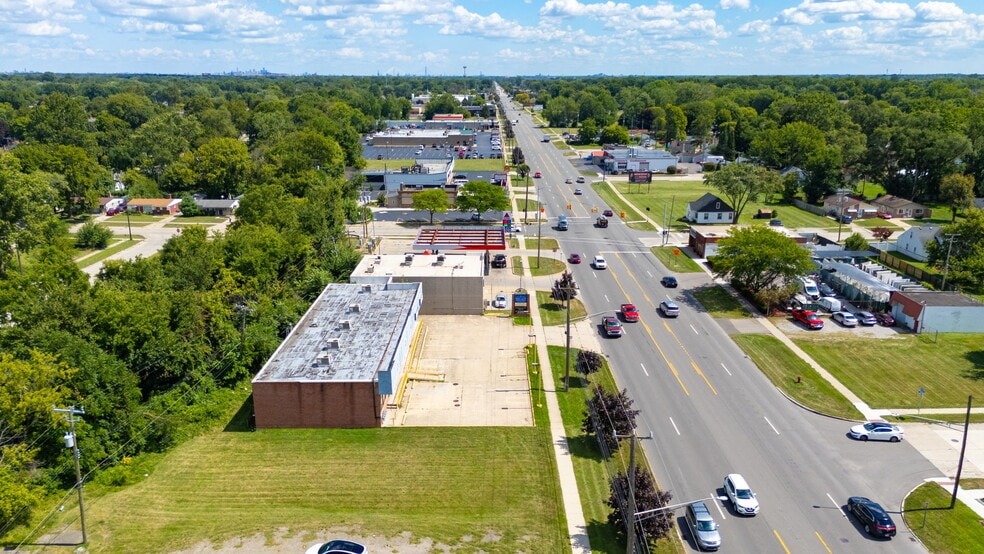 25436-25472 Van Born Rd, Dearborn Heights, MI for lease - Building Photo - Image 3 of 10