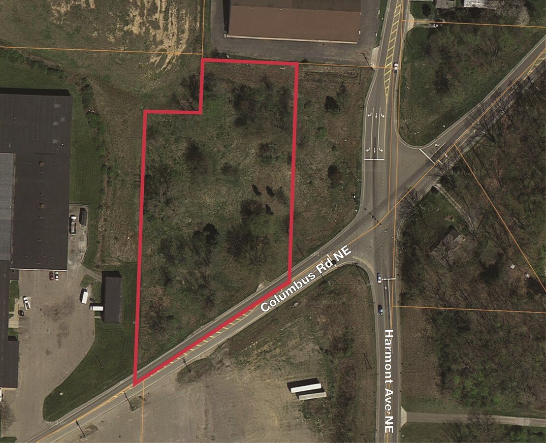 3221 Columbus Rd, Canton, OH 44705