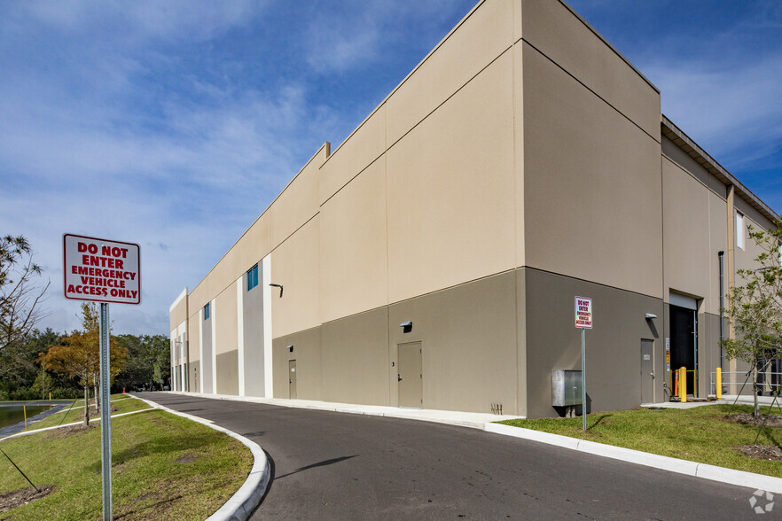 5416 Sligh, Tampa, FL for lease - Building Photo - Image 3 of 9