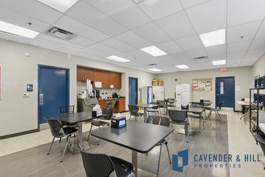 17745 Lookout Rd, Schertz, TX for lease - Building Photo - Image 2 of 18