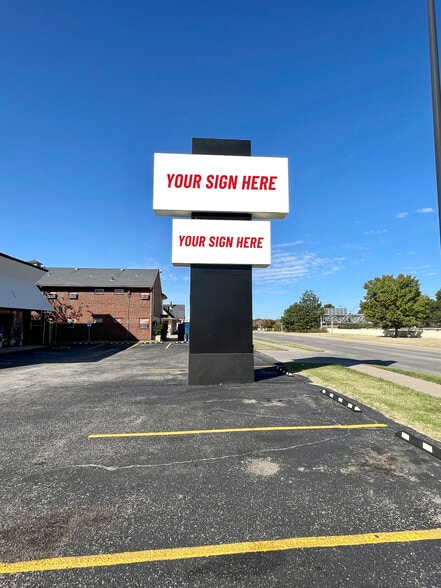 6801-6829 E Kellogg Dr, Wichita, KS for lease - Building Photo - Image 2 of 13