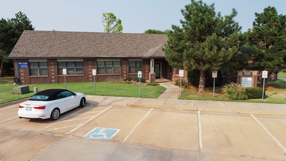 416 W 15th St, Edmond, OK 73013 Bldg 500