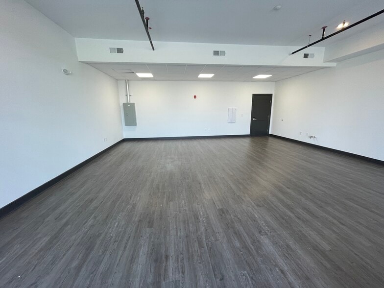 10510 Kings Way Rd, Fishers, IN for lease - Interior Photo - Image 3 of 11