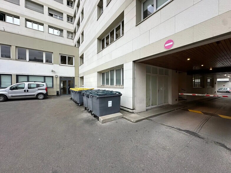 Office in Clichy for sale - Building Photo - Image 1 of 4