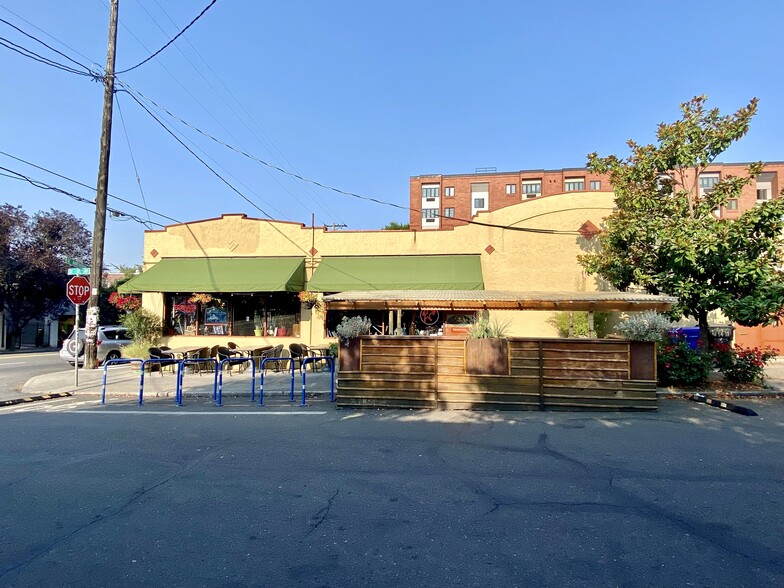 1621-1637 SE Hawthorne Blvd, Portland, OR for sale - Building Photo - Image 2 of 13