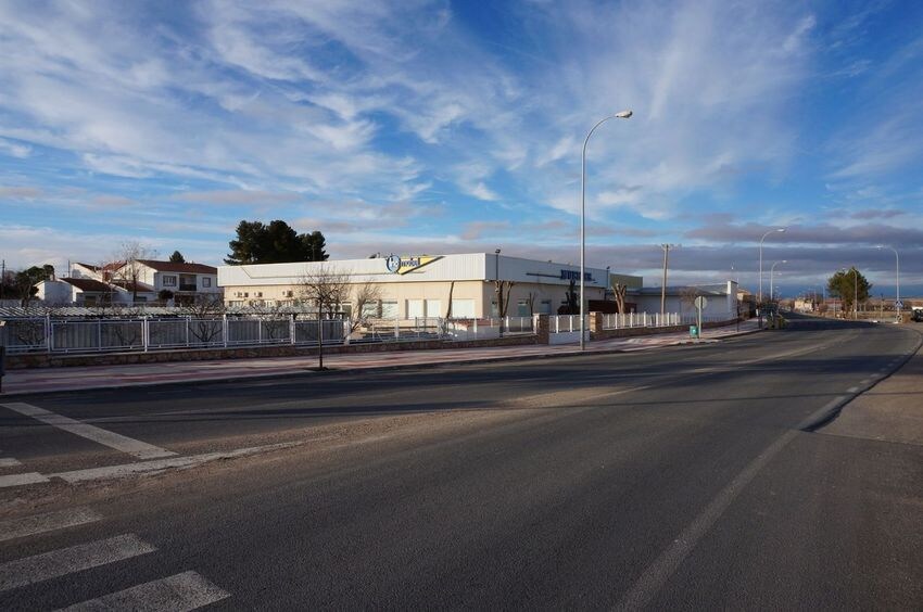 Industrial in Tembleque, Toledo for lease Primary Photo- Image 1 of 2