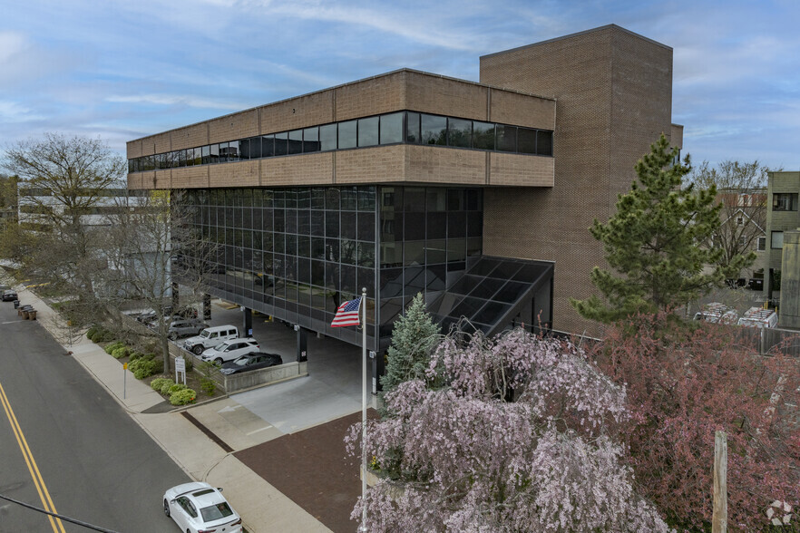 30 Oak St, Stamford, CT for lease - Building Photo - Image 1 of 12