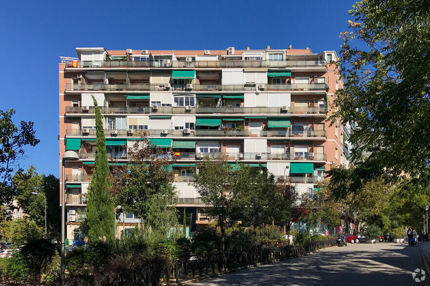 Multifamily in Madrid, MAD for sale - Building Photo - Image 2 of 12