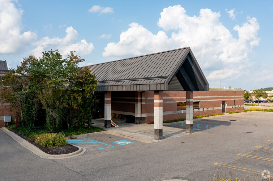 19900 Haggerty Rd, Livonia, MI for lease - Building Photo - Image 3 of 6