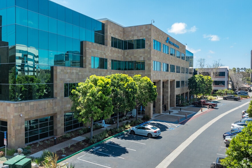 9095 Rio San Diego Dr, San Diego, CA for lease - Building Photo - Image 2 of 5