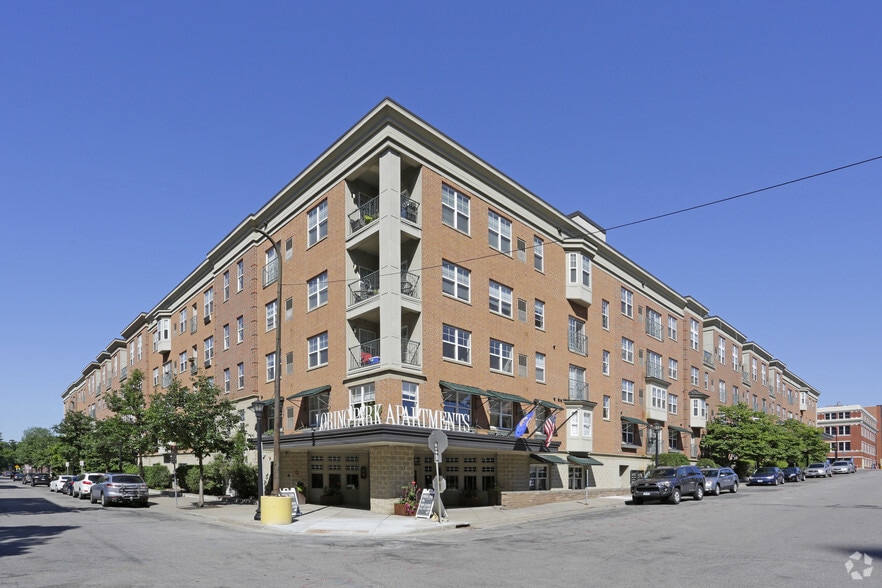 1300 Yale Pl, Minneapolis, MN 55403