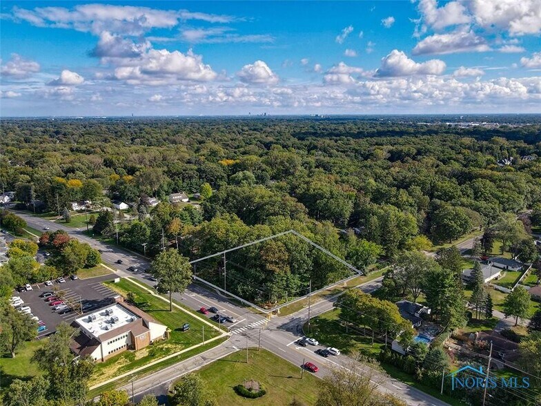 4641 Alexis, Toledo, OH for sale - Primary Photo - Image 1 of 1