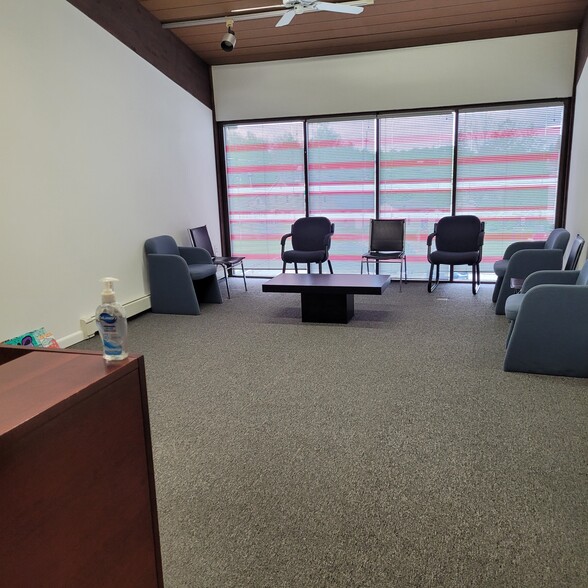 225 State Route 23 S, Hamburg, NJ for lease - Interior Photo - Image 2 of 6