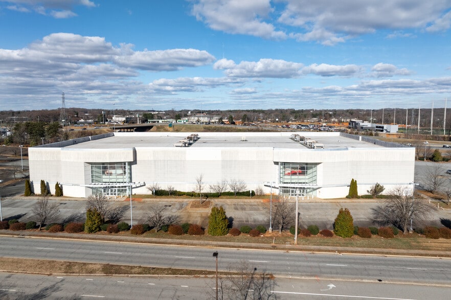 5410 Hornaday Rd, Greensboro, NC for lease - Building Photo - Image 3 of 6