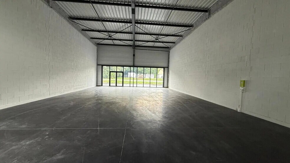Industrial in Saint-Denis-lès-Bourg for lease - Interior Photo - Image 3 of 6