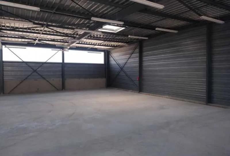 Flex in Bessenay for lease - Interior Photo - Image 3 of 9